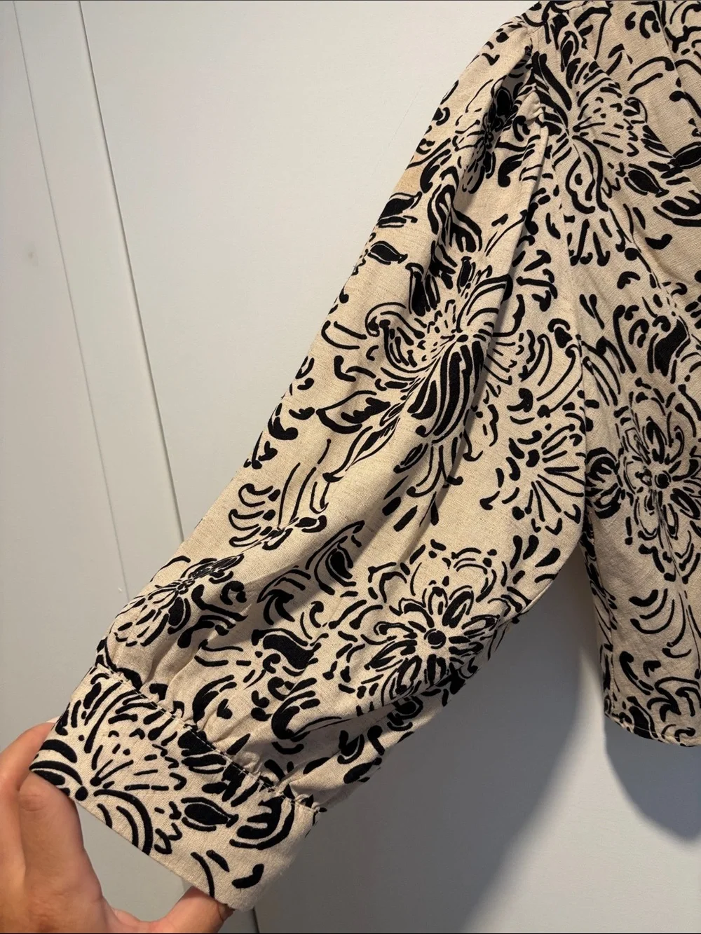 ZARA Cream and Black Floral Tie-Front Crop Blouse
